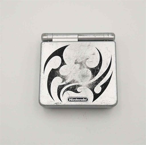 Gameboy Advance SP Konsol - Model AGS-001 - Tribal - SNR XEH 14722327 (B Grade) (Genbrug)